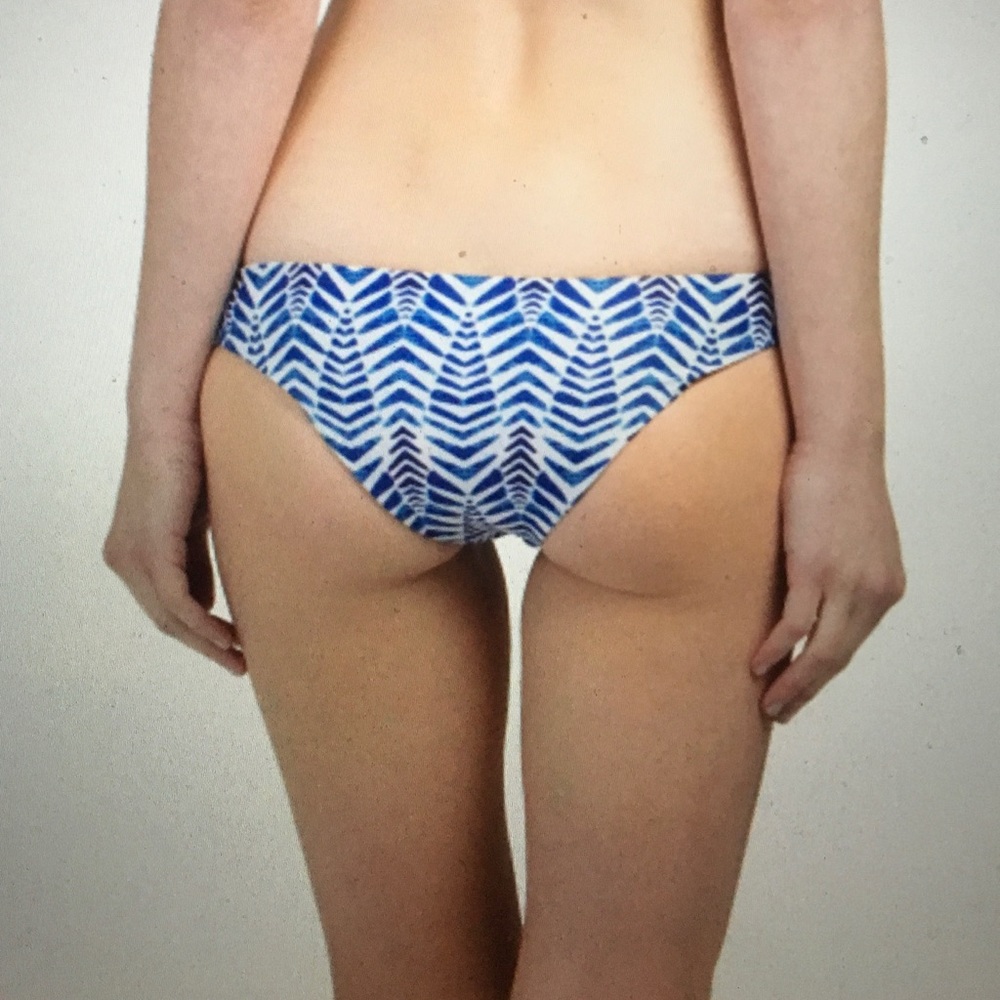 Beach Riot Halter Bikini - Picture 4 of 7